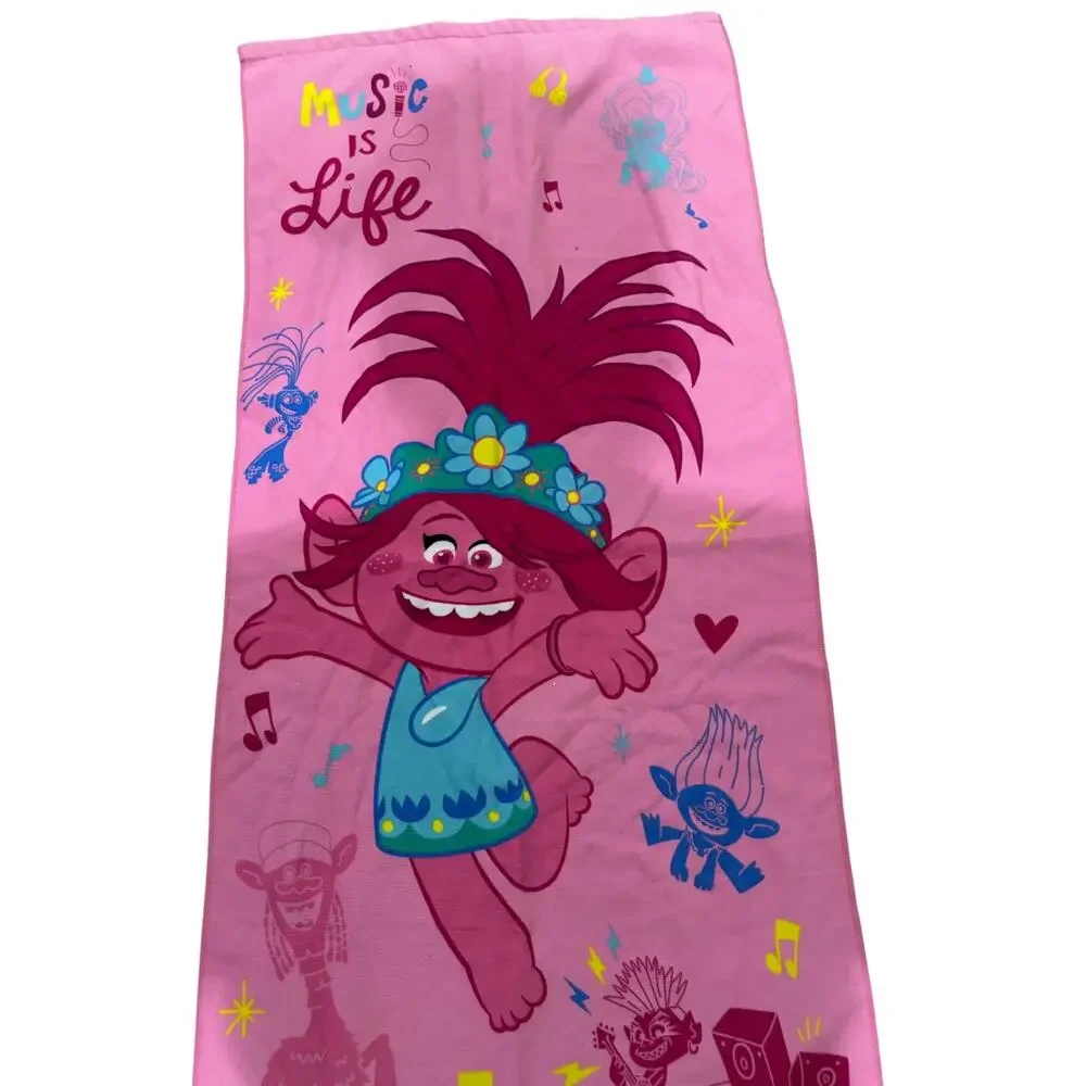 Trolls pink beach bath towel euc like new poppy flower Terry like material